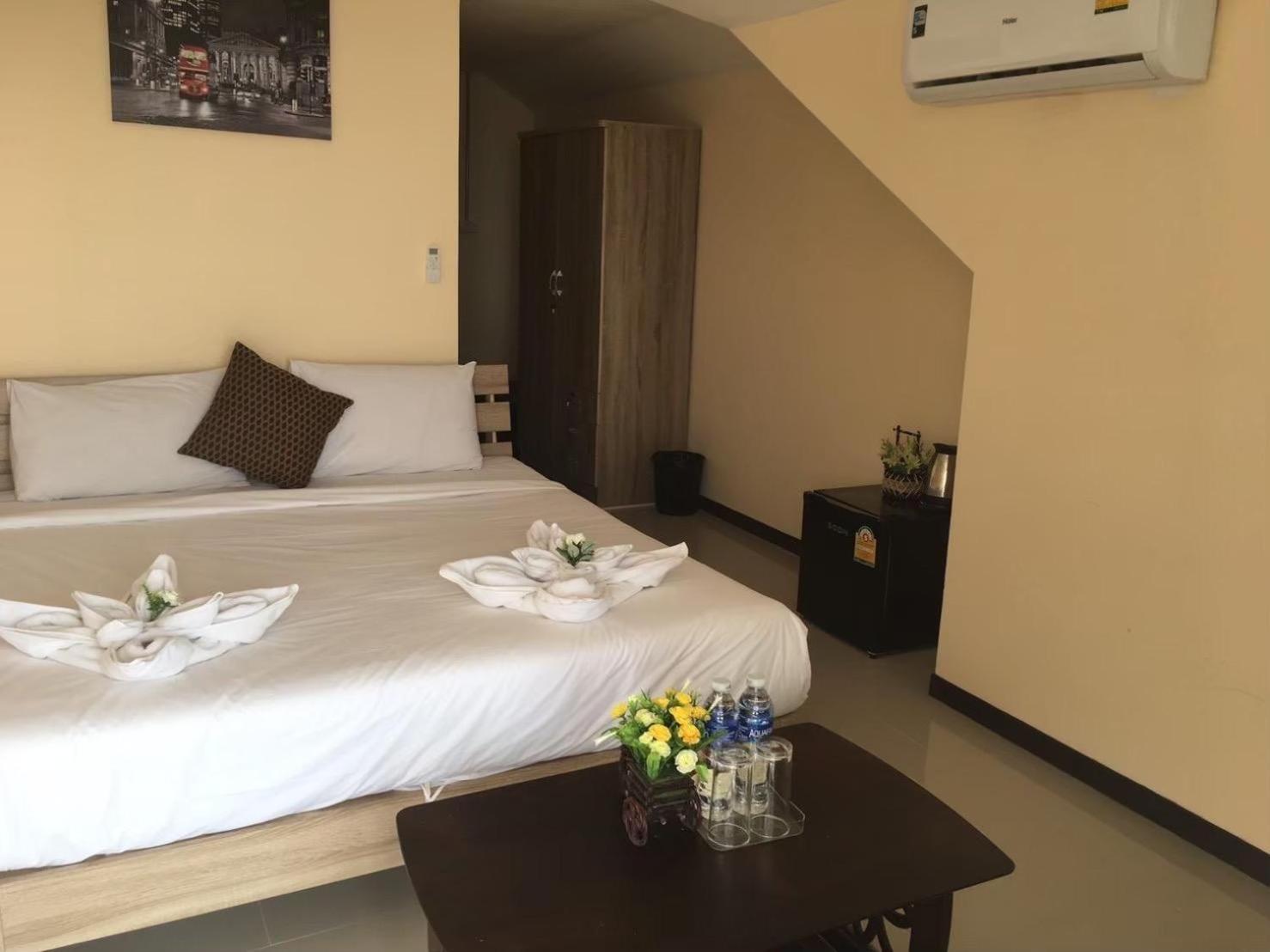 Blueskyhouse Patong Hotel ภายนอก รูปภาพ